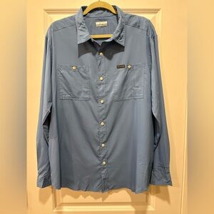 Columbia Men’s Lightweight Blue Button Down Shirt